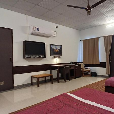 Shivir Aranya - Wilderness Resort الوار المظهر الخارجي الصورة