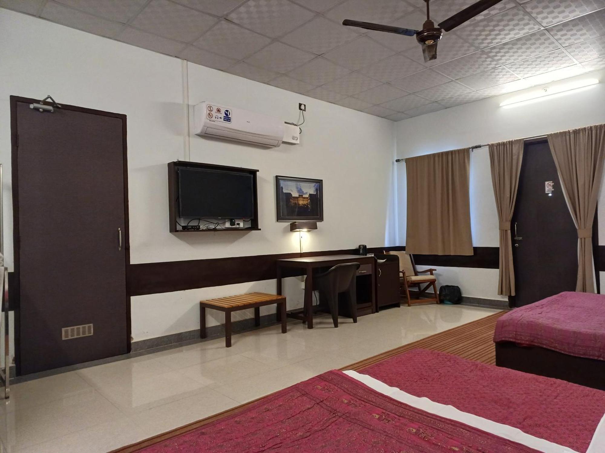 Shivir Aranya - Wilderness Resort الوار المظهر الخارجي الصورة