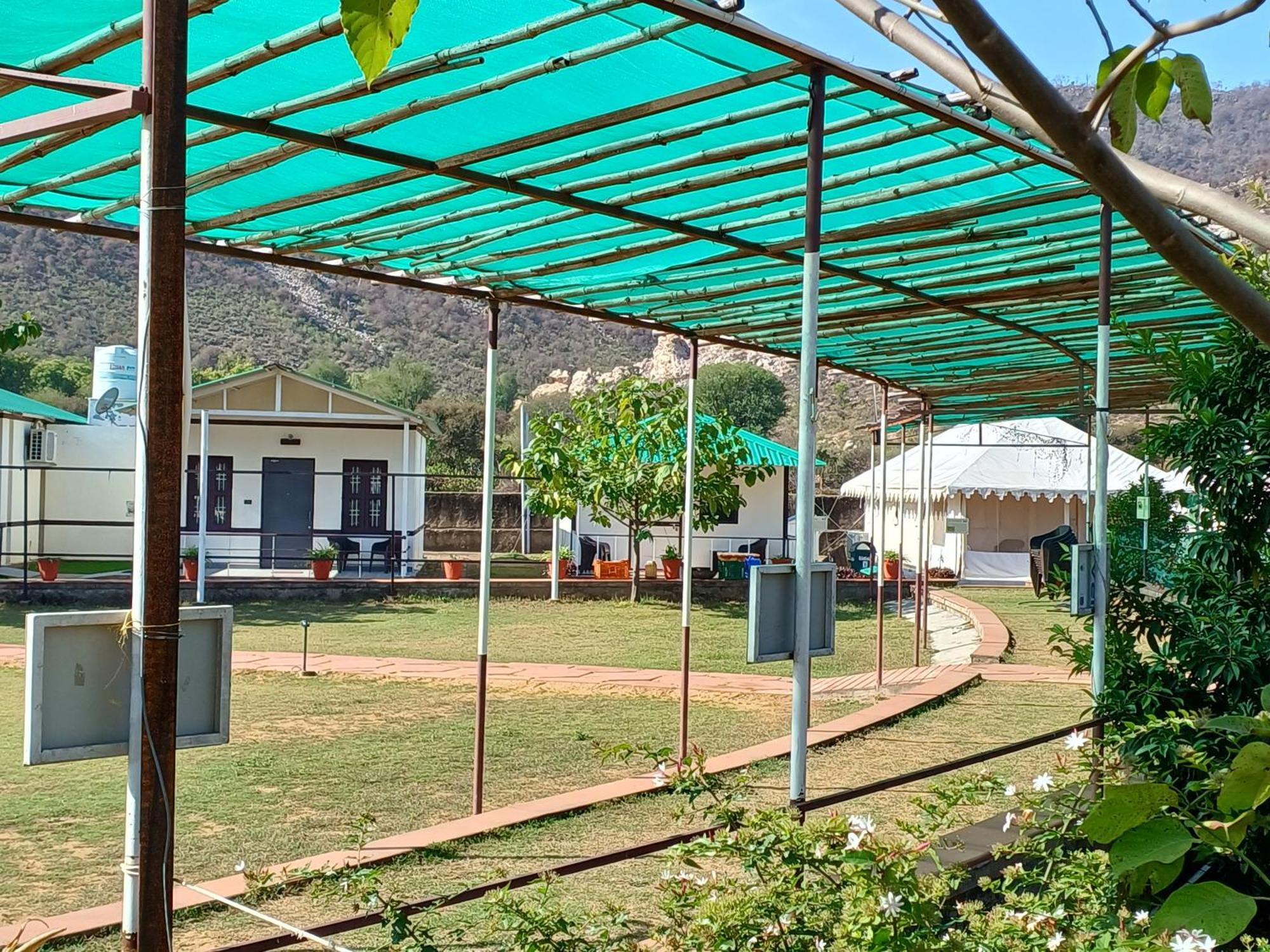 Shivir Aranya - Wilderness Resort الوار المظهر الخارجي الصورة