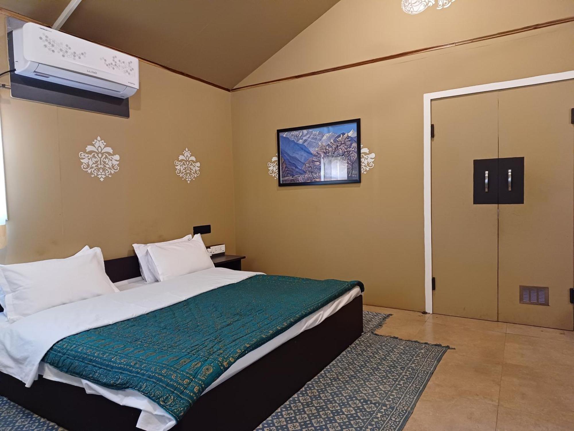 Shivir Aranya - Wilderness Resort الوار المظهر الخارجي الصورة