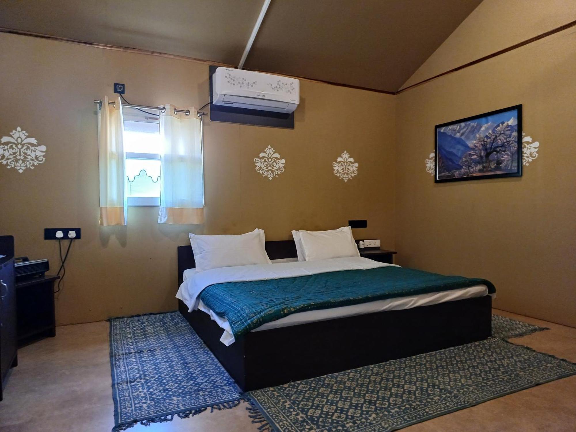 Shivir Aranya - Wilderness Resort الوار المظهر الخارجي الصورة