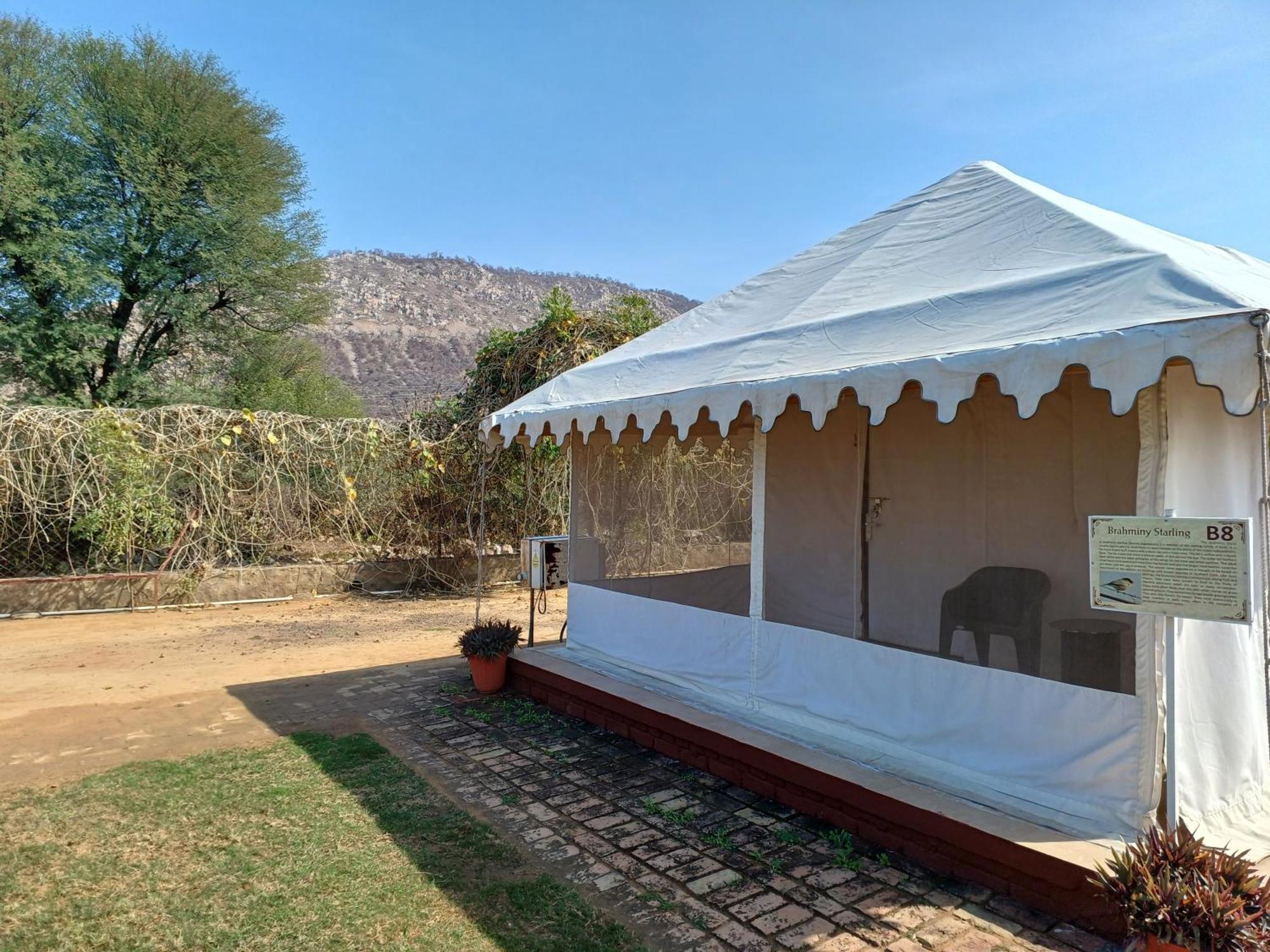 Shivir Aranya - Wilderness Resort الوار المظهر الخارجي الصورة