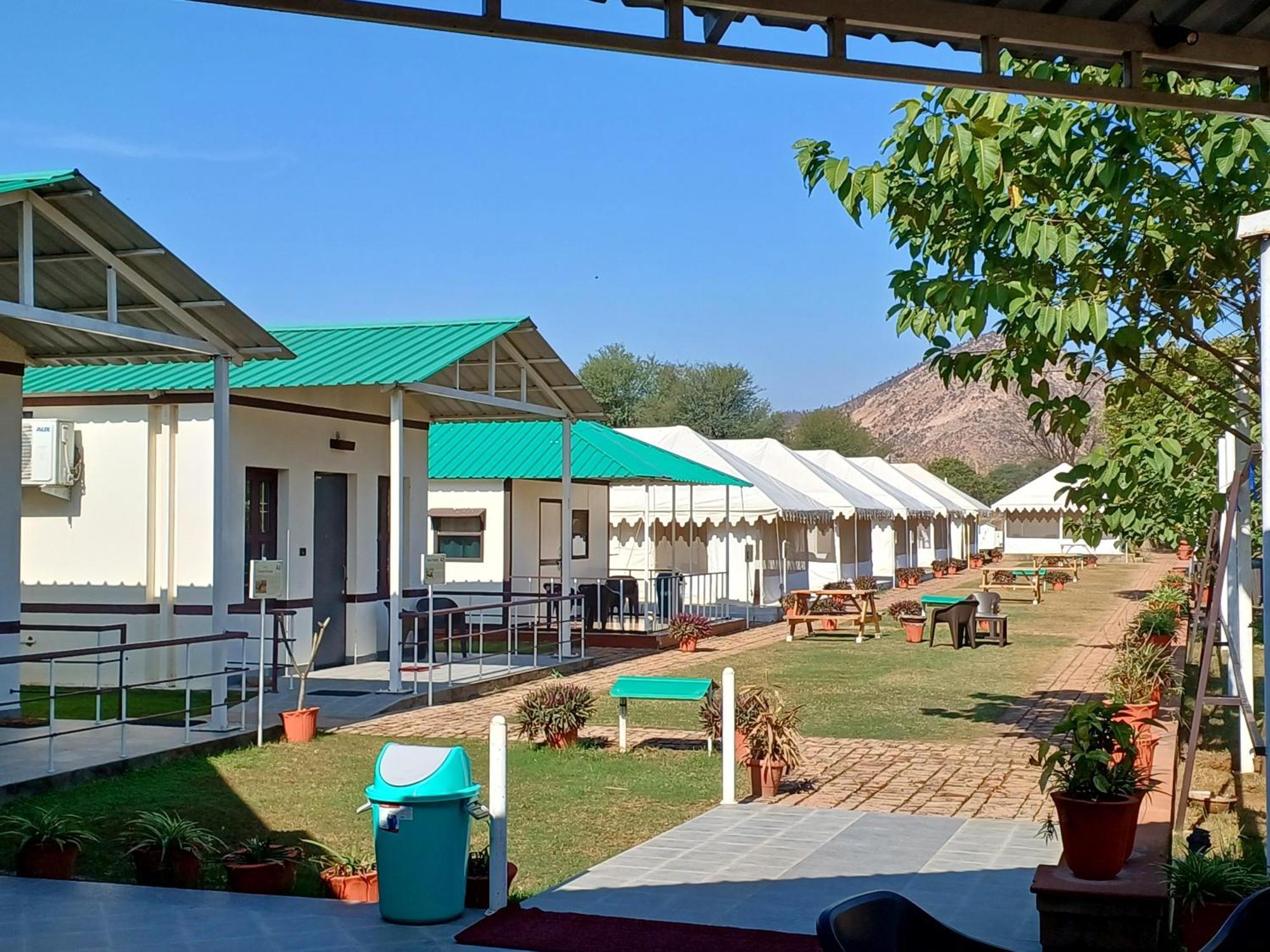 Shivir Aranya - Wilderness Resort الوار المظهر الخارجي الصورة