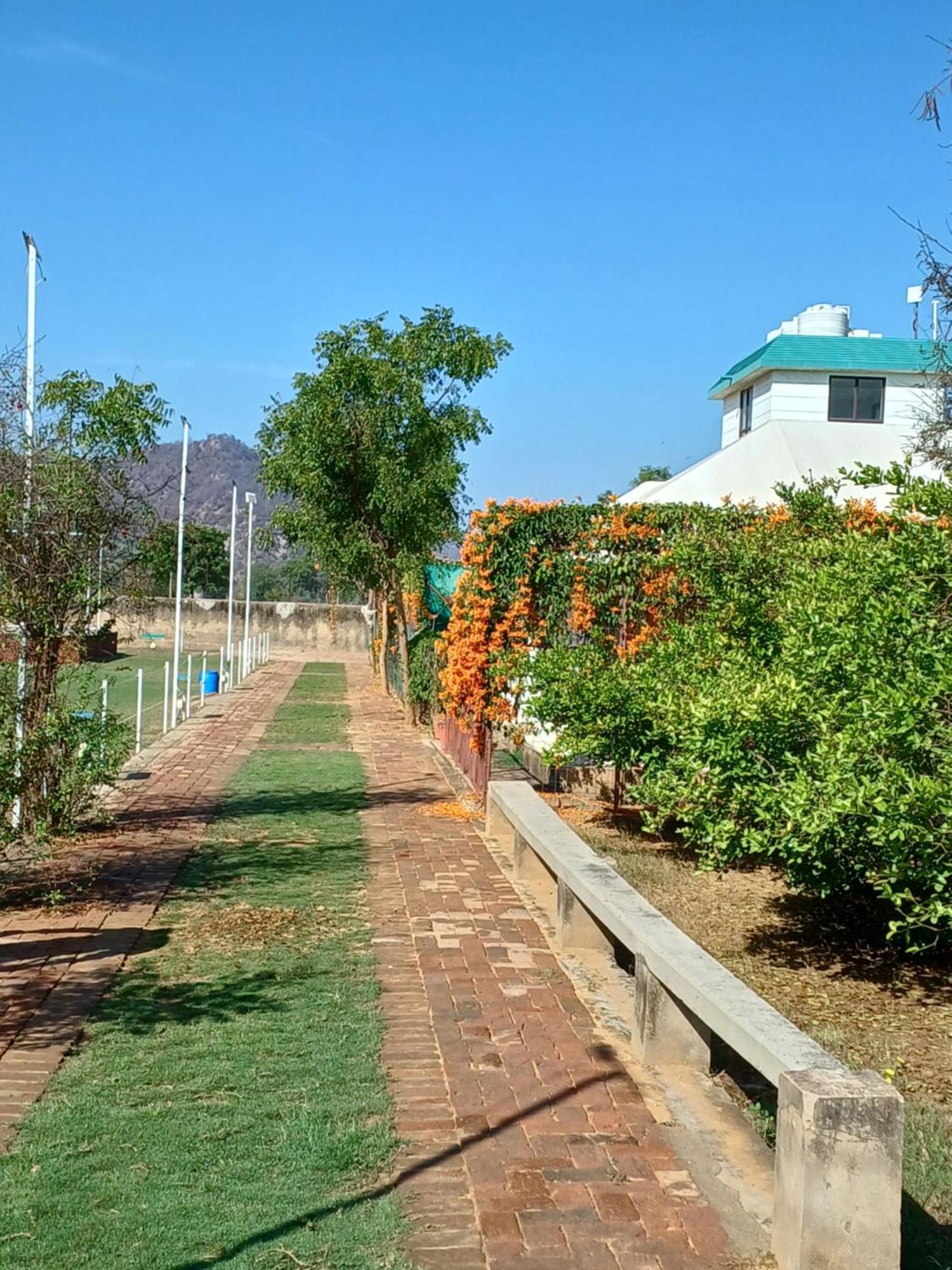 Shivir Aranya - Wilderness Resort الوار المظهر الخارجي الصورة