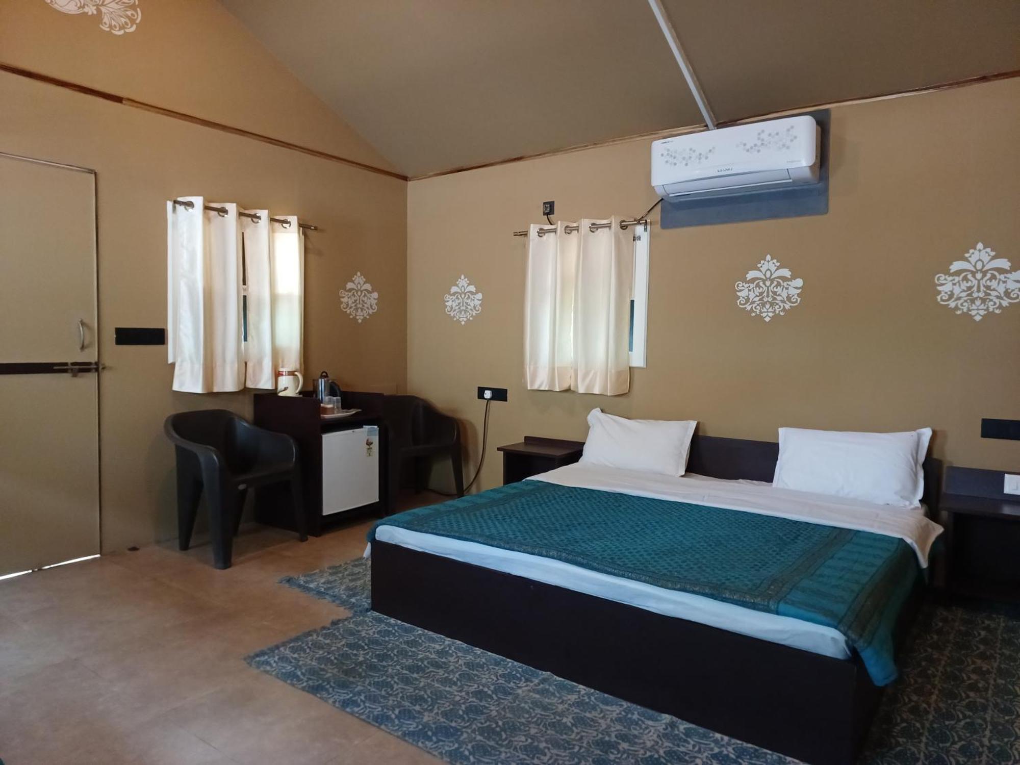 Shivir Aranya - Wilderness Resort الوار المظهر الخارجي الصورة